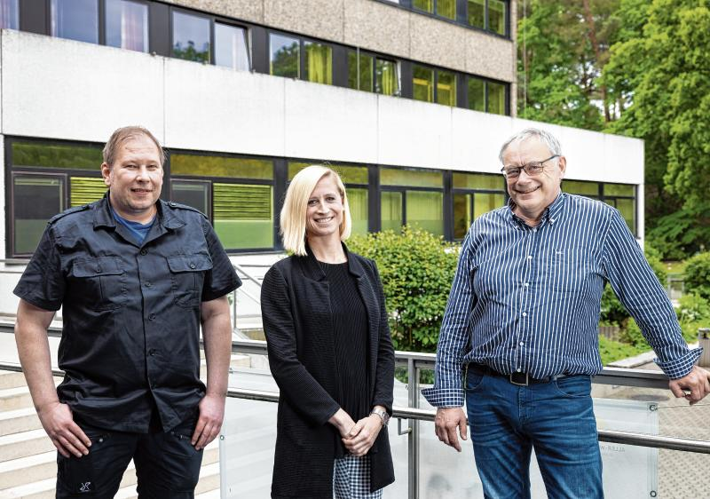 Malte Morisse (links) und Henning Hovorka arbeiten bei der Entnahme von Organspenden in der Aller-Weser-Klinik eng mit Justine Wawroschek von der Deutschen Stiftung Organtransplantation zusammen.Michael Galian