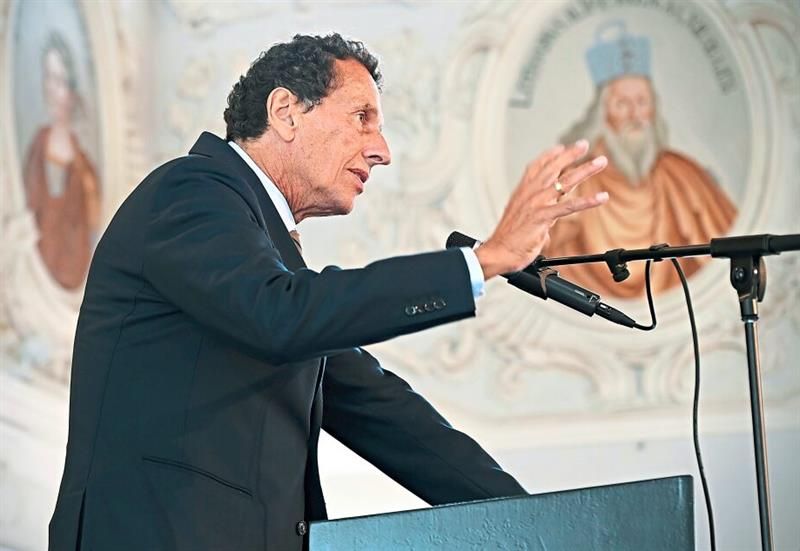Im Kaisersaal von Corvey hielt der bedeutende Philosoph aus München, Professor Julian Nida-Rümelin, eine vielbeachtete Hoffmann-von-Fallersleben-Rede am ersten Sonntag im Mai.