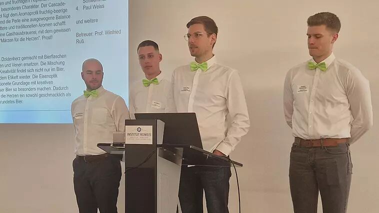 Foto: Dimo Brand | Siegerehrung beim Brauerwettbewerb der Romeis-Stiftung. Von links: Ricco Raschmann, Paul Weiss, Rainer Mall und Jannick Schwemmer.