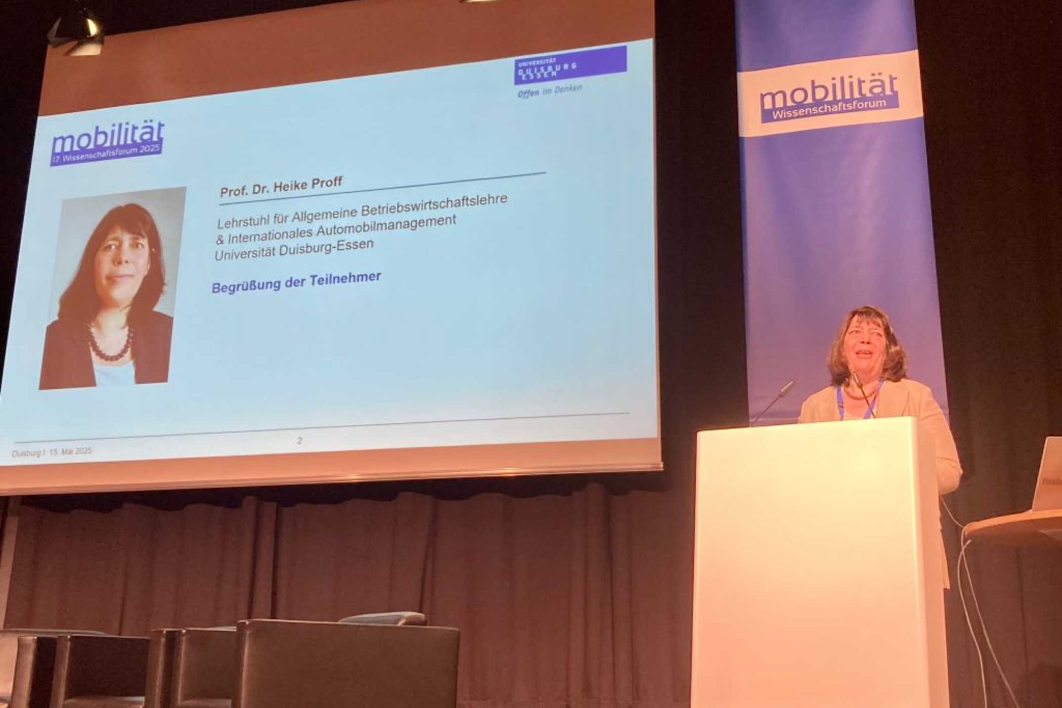 Perfekte Gastgeberin: Prof. Dr. Heike Proff organisiert mit ihrem Team das Forum - mittlerweile das 17. | Foto: G. Soller