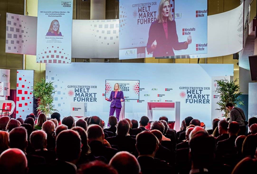 Marie-Christine Ostermann vom Verband Die Fa -milienunternehmer bei ihrer Keynote